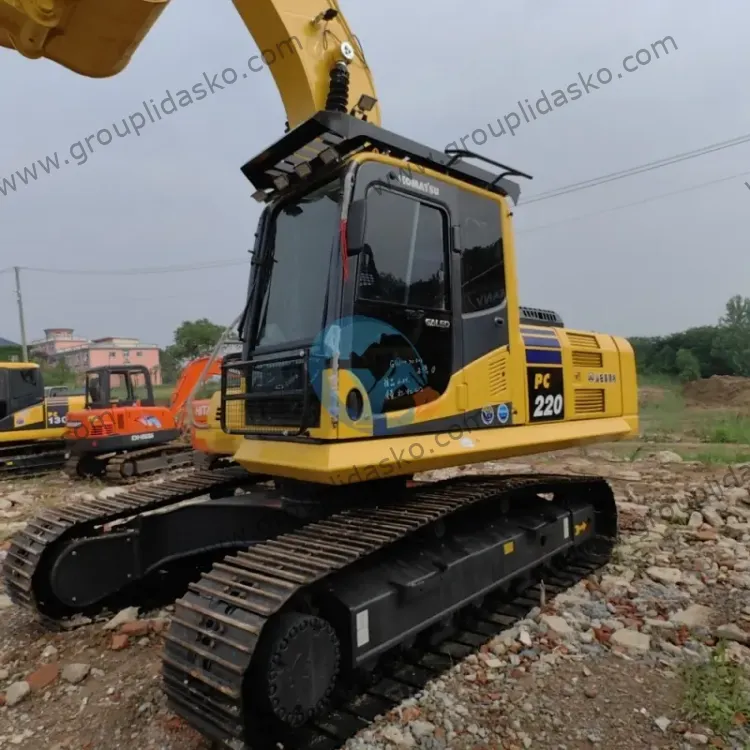 Komatsu PC220-8 d'occasion – Image 2