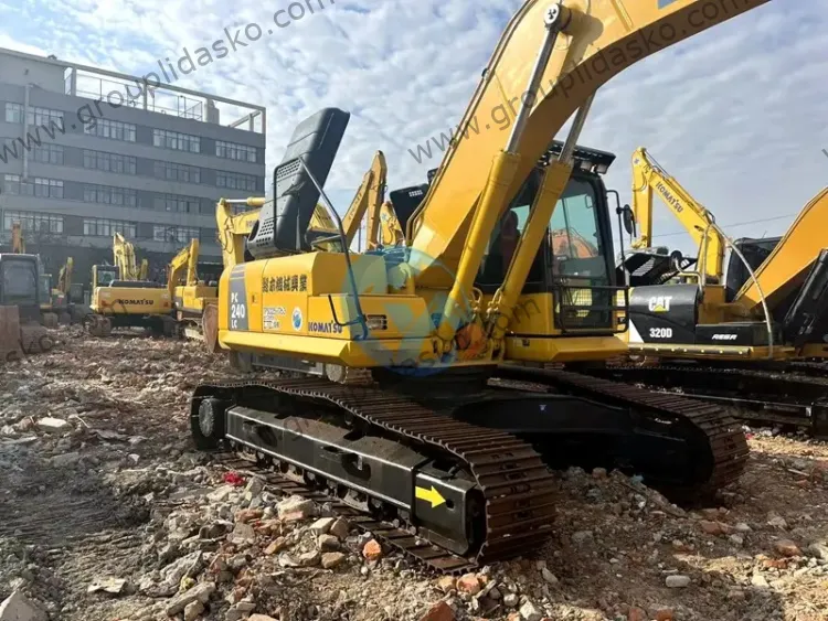 Komatsu PC240-8 d'occasion – Image 2