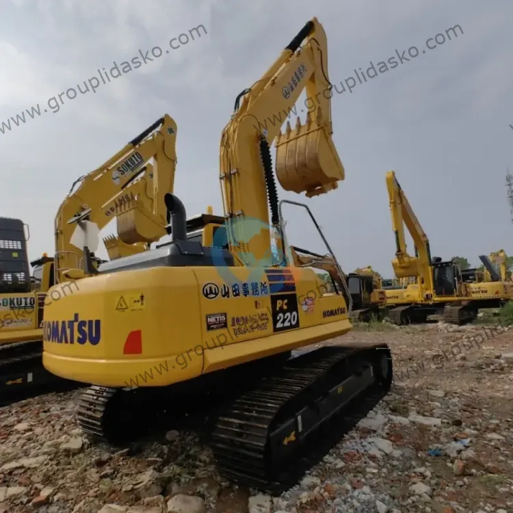 Komatsu PC220-8 d'occasion – Image 11