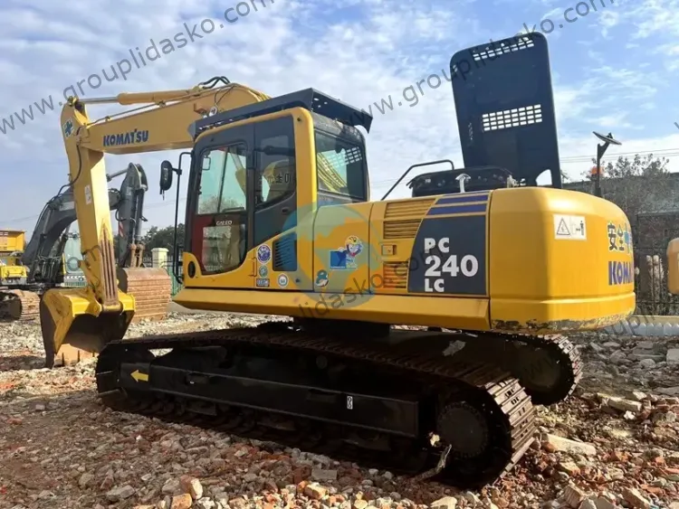 Komatsu PC240-8 d'occasion