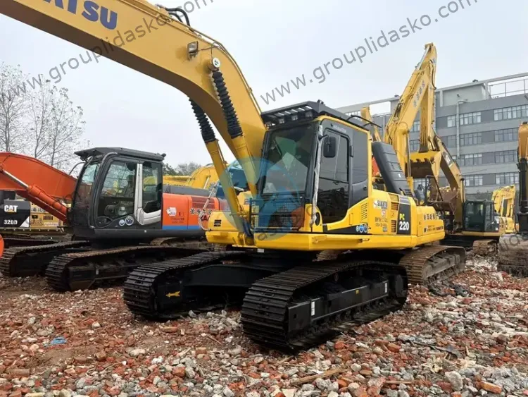 Komatsu PC220-8 d'occasion
