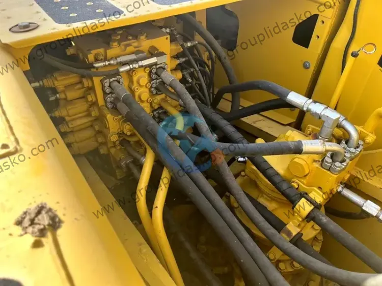 Komatsu PC240-8 d'occasion – Image 8