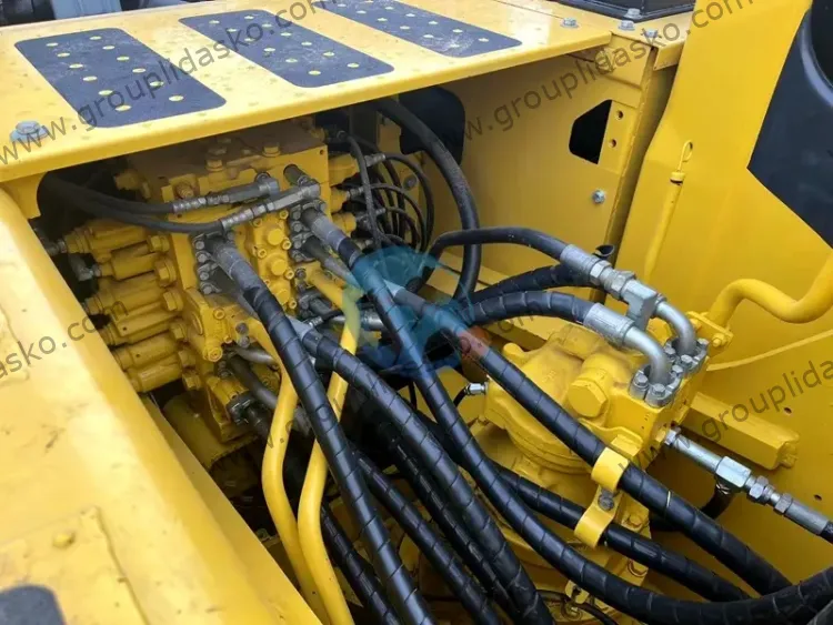 Komatsu PC220-8 d'occasion – Image 8