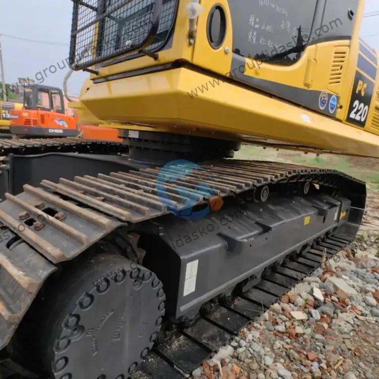 Komatsu PC220-8 d'occasion – Image 10