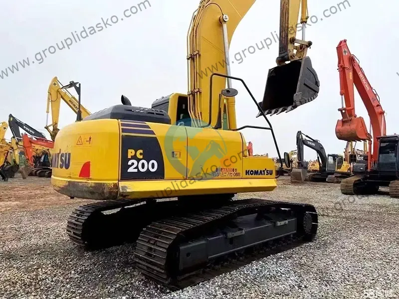 Komatsu PC200-8MO usagé