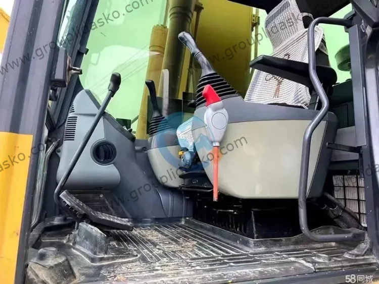 Komatsu PC200-8MO usagé – Image 6