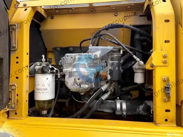 Komatsu PC200-8MO usagé – Image 5