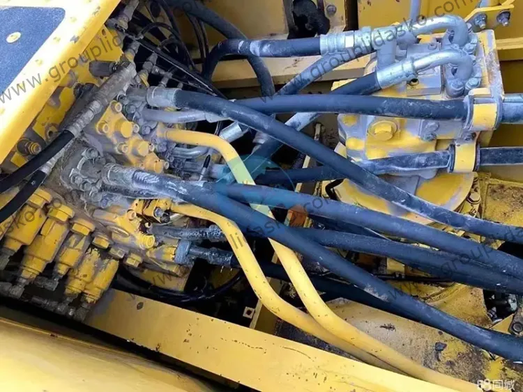 Komatsu PC200-8MO usagé – Image 4